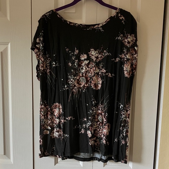 Elegant Black Floral Women's Blouse - Picture 1 of 4
